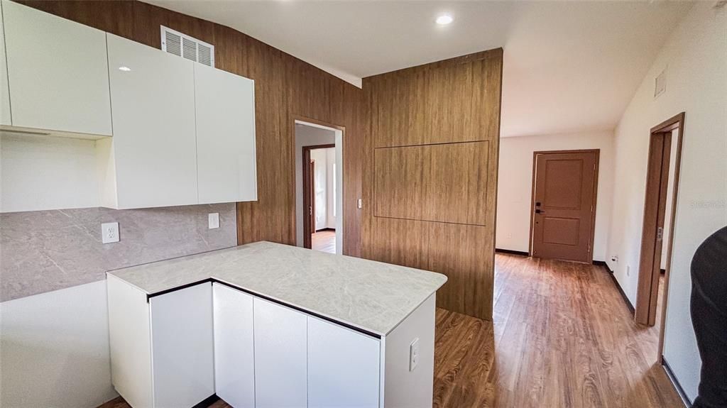 For Sale: $264,999 (3 beds, 2 baths, 1036 Square Feet)