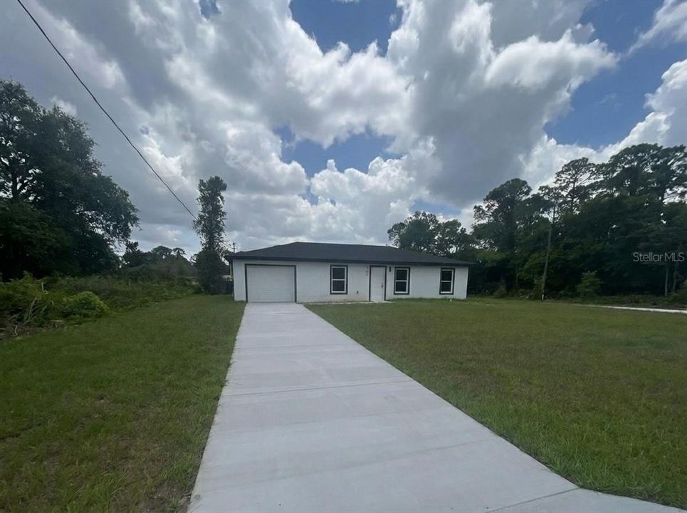 For Sale: $264,999 (3 beds, 2 baths, 1036 Square Feet)