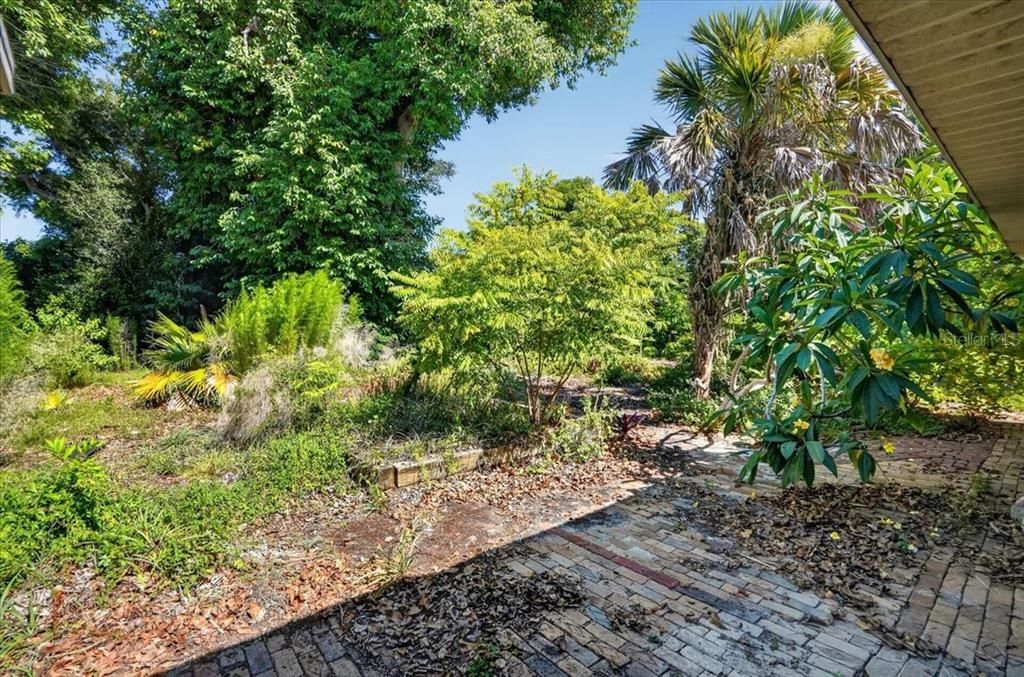 For Sale: $449,000 (2 beds, 1 baths, 1211 Square Feet)