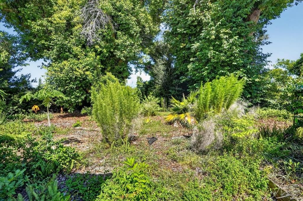 For Sale: $449,000 (2 beds, 1 baths, 1211 Square Feet)
