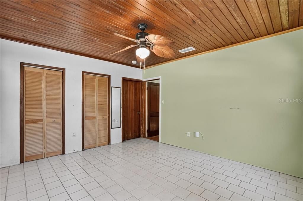 For Sale: $449,000 (2 beds, 1 baths, 1211 Square Feet)