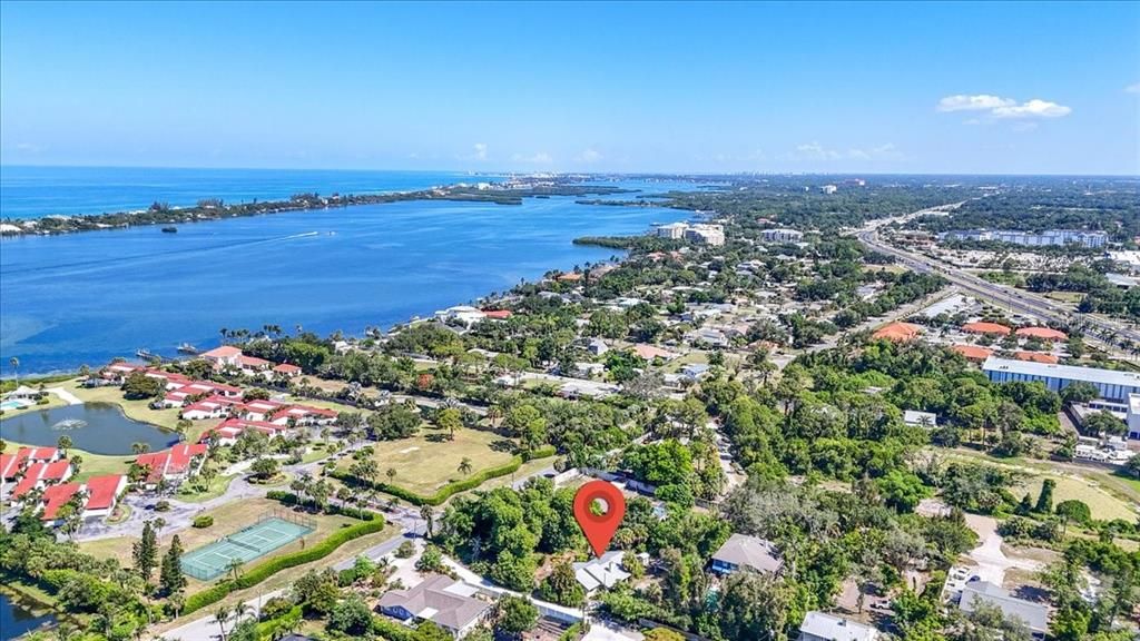 For Sale: $449,000 (2 beds, 1 baths, 1211 Square Feet)