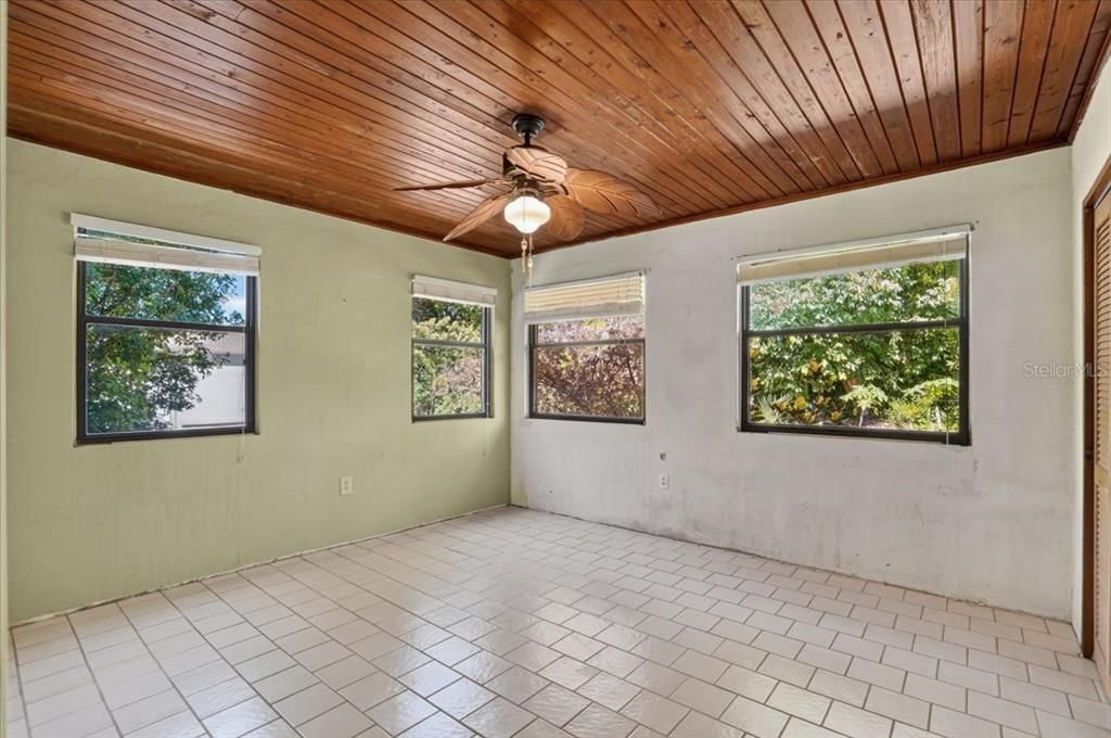 For Sale: $449,000 (2 beds, 1 baths, 1211 Square Feet)