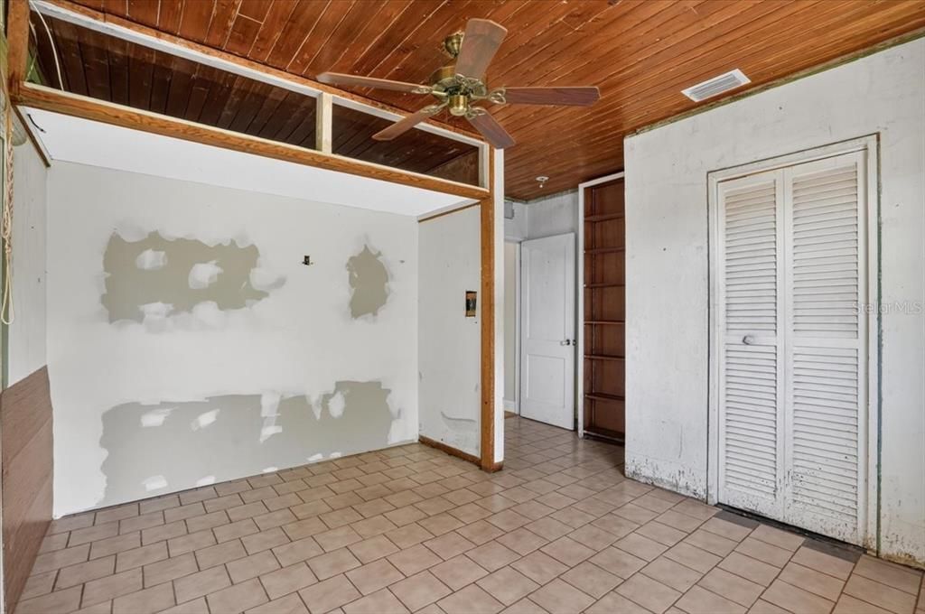 For Sale: $449,000 (2 beds, 1 baths, 1211 Square Feet)