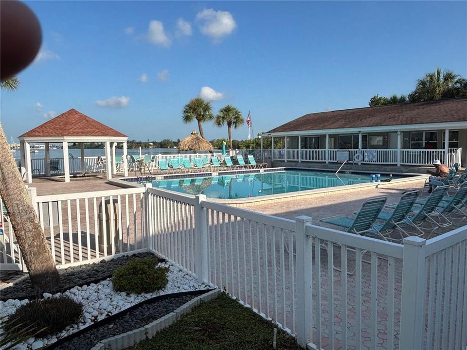 For Sale: $259,000 (2 beds, 2 baths, 1050 Square Feet)