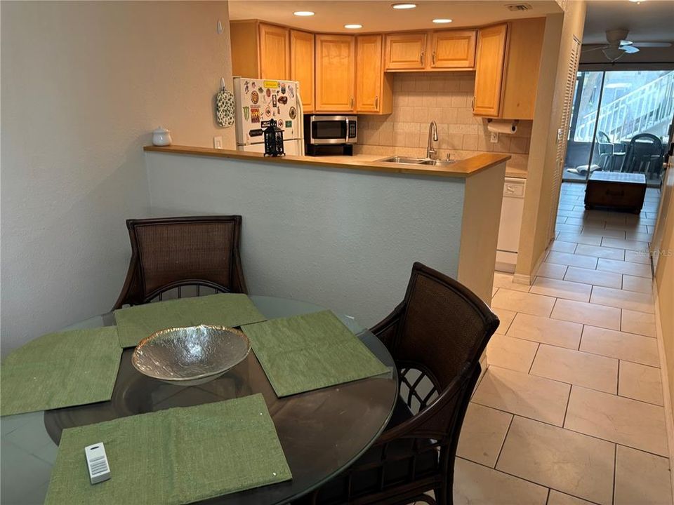For Sale: $259,000 (2 beds, 2 baths, 1050 Square Feet)