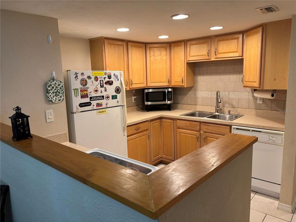 For Sale: $259,000 (2 beds, 2 baths, 1050 Square Feet)