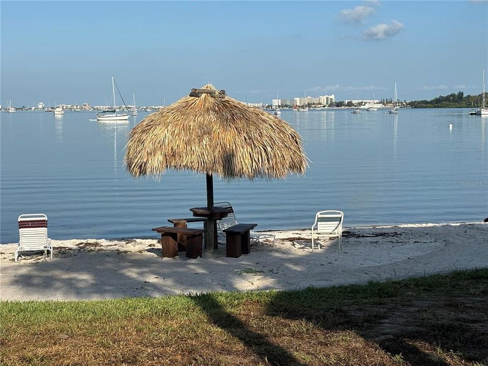 For Sale: $259,000 (2 beds, 2 baths, 1050 Square Feet)