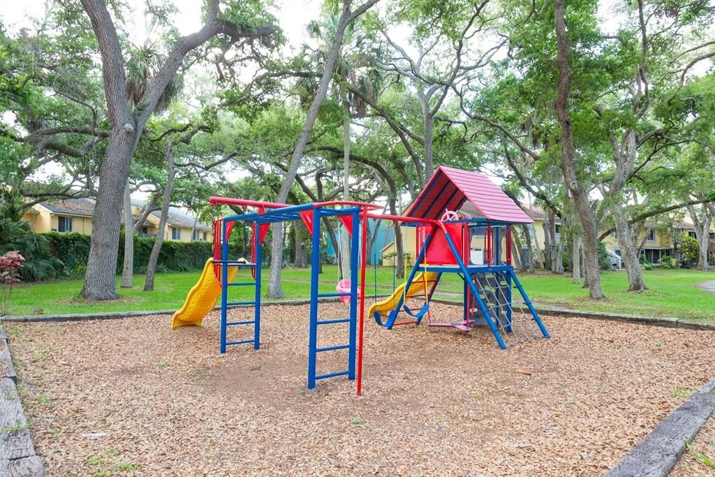 For Sale: $259,000 (2 beds, 2 baths, 1050 Square Feet)