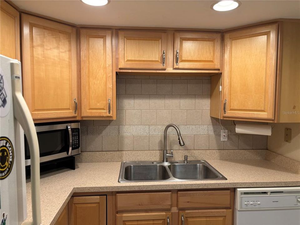 For Sale: $259,000 (2 beds, 2 baths, 1050 Square Feet)