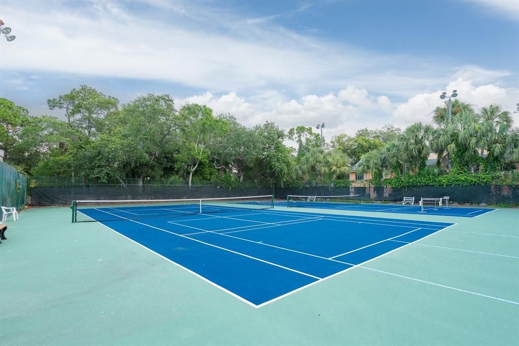 For Sale: $259,000 (2 beds, 2 baths, 1050 Square Feet)