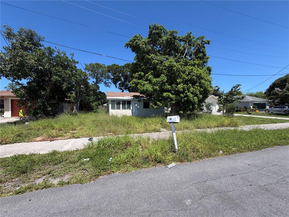 For Sale: $324,999 (1 beds, 1 baths, 624 Square Feet)