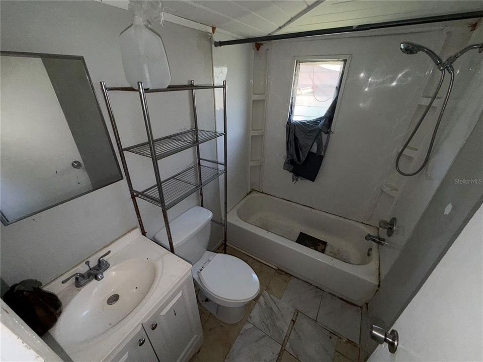 For Sale: $324,999 (1 beds, 1 baths, 624 Square Feet)