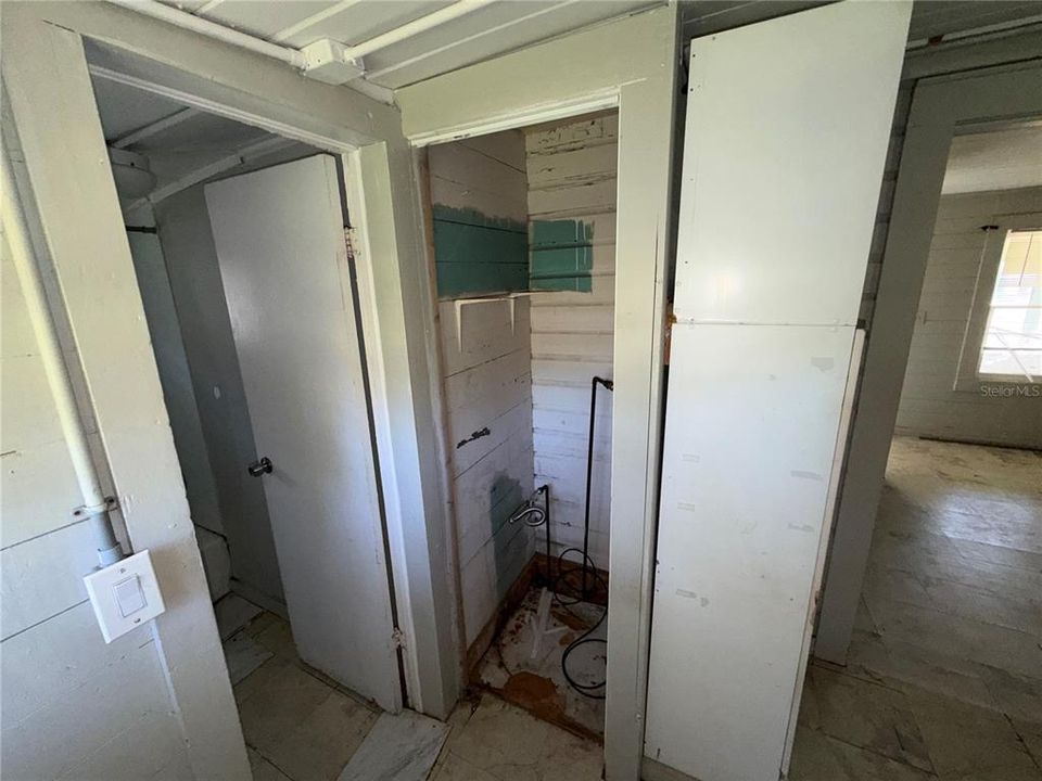 For Sale: $324,999 (1 beds, 1 baths, 624 Square Feet)