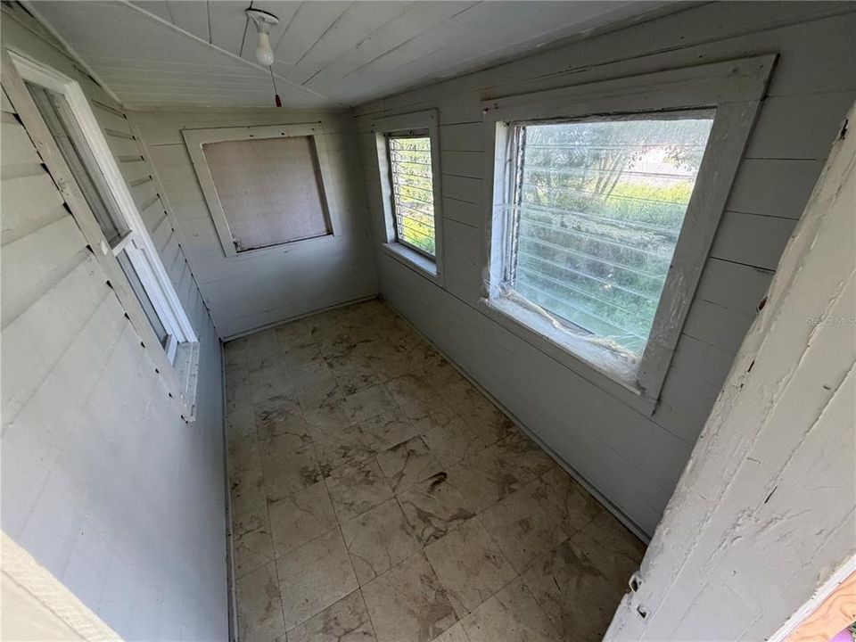 For Sale: $324,999 (1 beds, 1 baths, 624 Square Feet)