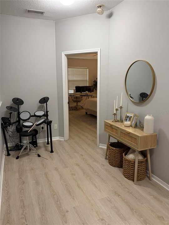 For Rent: $2,700 (3 beds, 2 baths, 2008 Square Feet)
