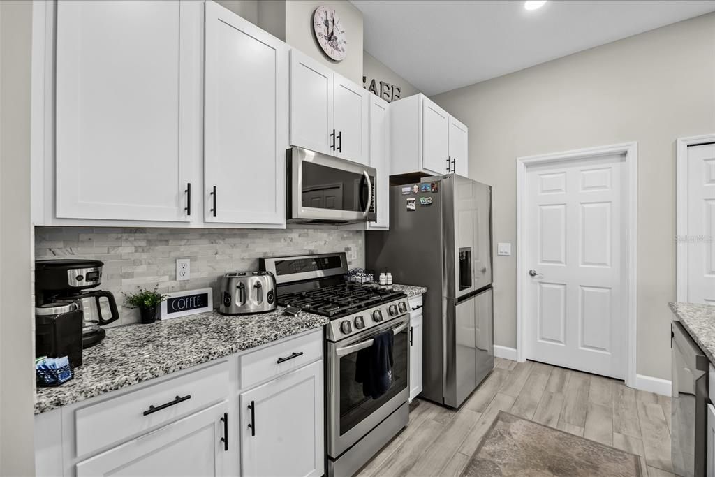En Venta: $639,900 (4 camas, 2 baños, 1705 Pies cuadrados)