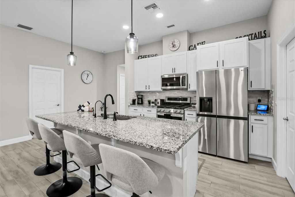 En Venta: $639,900 (4 camas, 2 baños, 1705 Pies cuadrados)