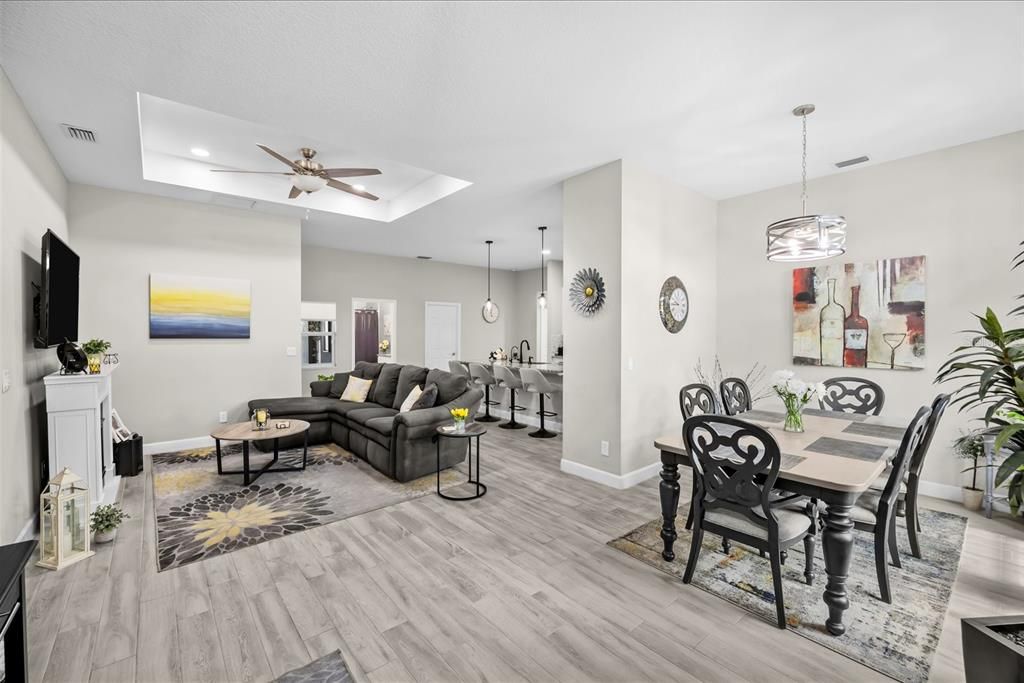 En Venta: $639,900 (4 camas, 2 baños, 1705 Pies cuadrados)