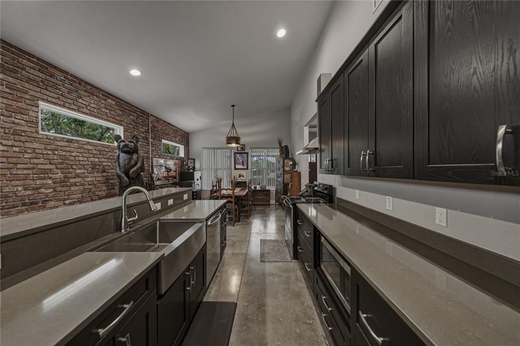 На продажу: $899,900 (2 спален, 2 ванн, 1920 Квадратных фут)
