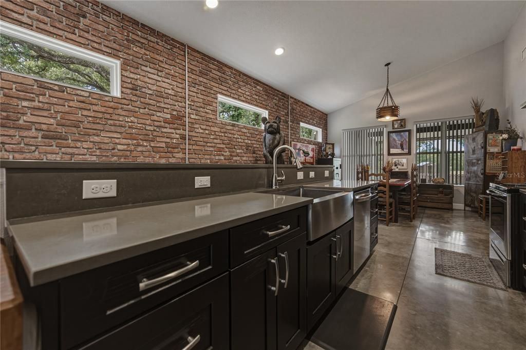 На продажу: $899,900 (2 спален, 2 ванн, 1920 Квадратных фут)