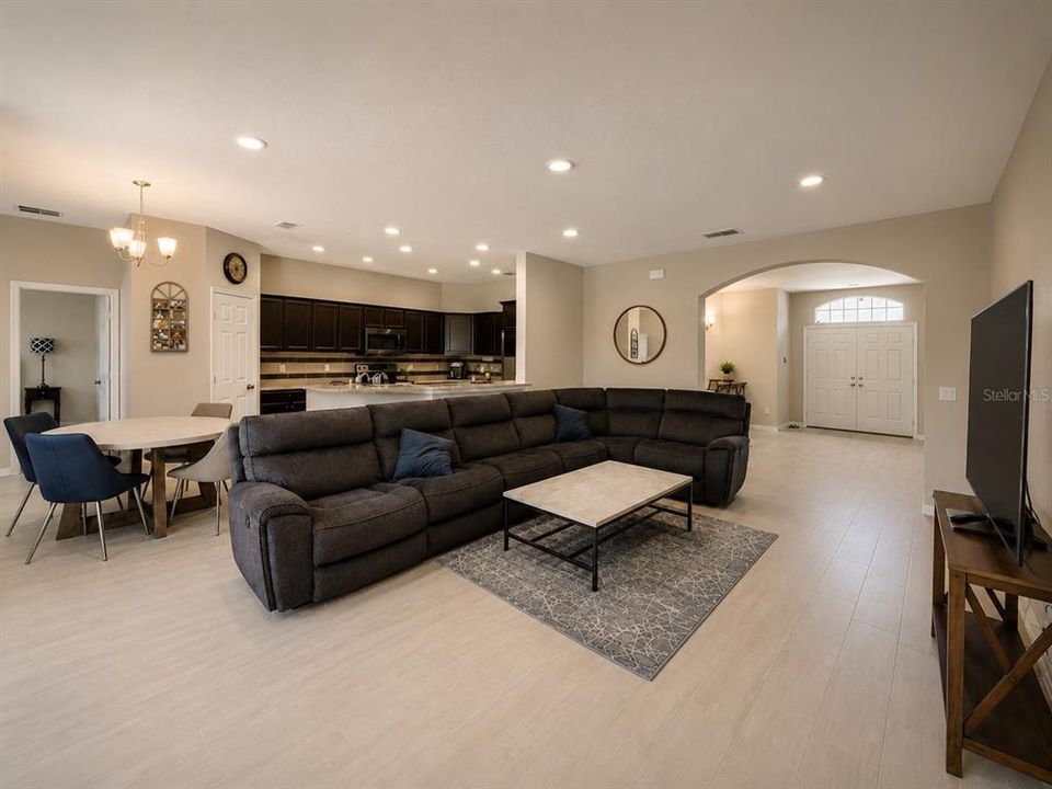 For Sale: $470,000 (4 beds, 3 baths, 2339 Square Feet)