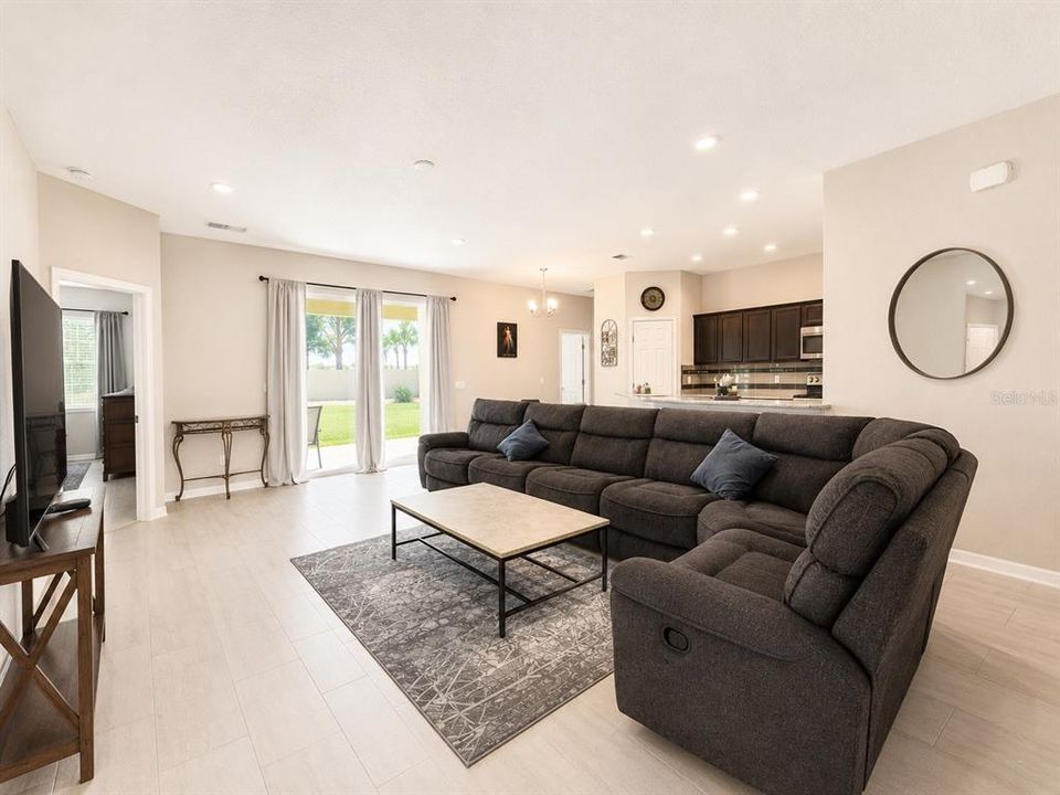 For Sale: $470,000 (4 beds, 3 baths, 2339 Square Feet)