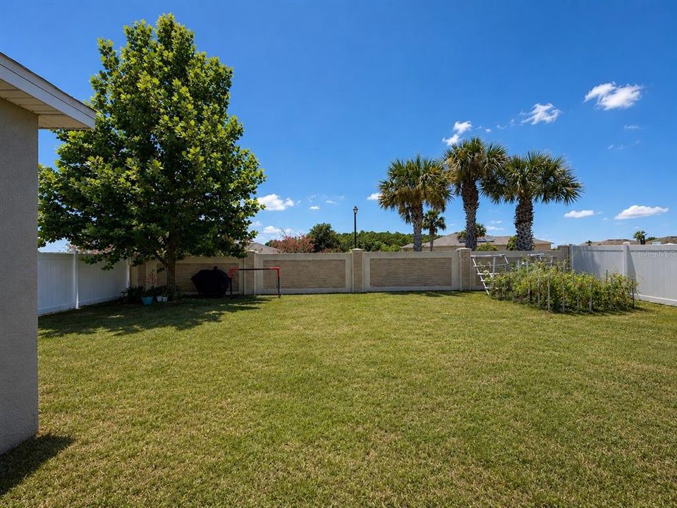 For Sale: $470,000 (4 beds, 3 baths, 2339 Square Feet)
