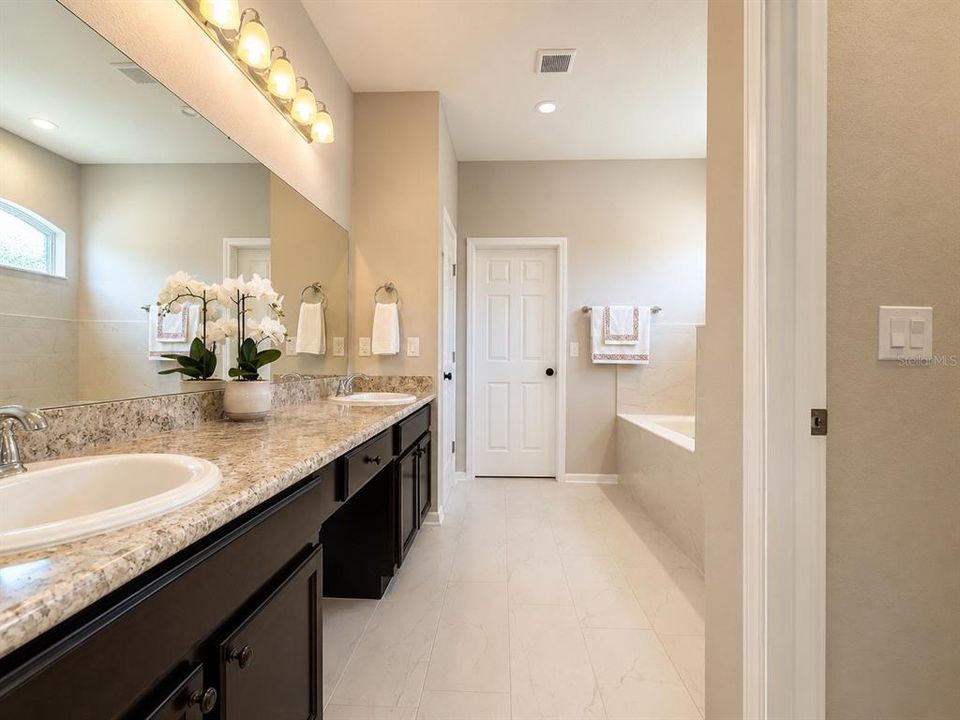 For Sale: $470,000 (4 beds, 3 baths, 2339 Square Feet)