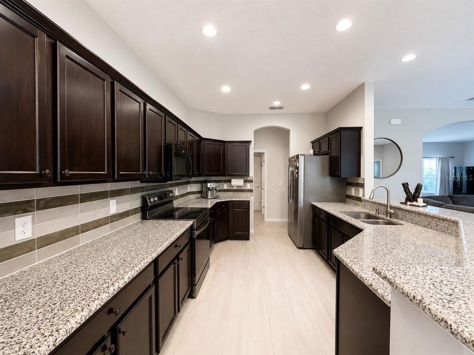 For Sale: $470,000 (4 beds, 3 baths, 2339 Square Feet)