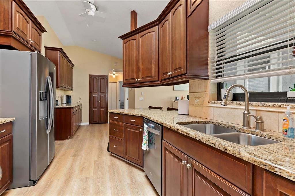 На продажу: $339,800 (3 спален, 2 ванн, 1780 Квадратных фут)