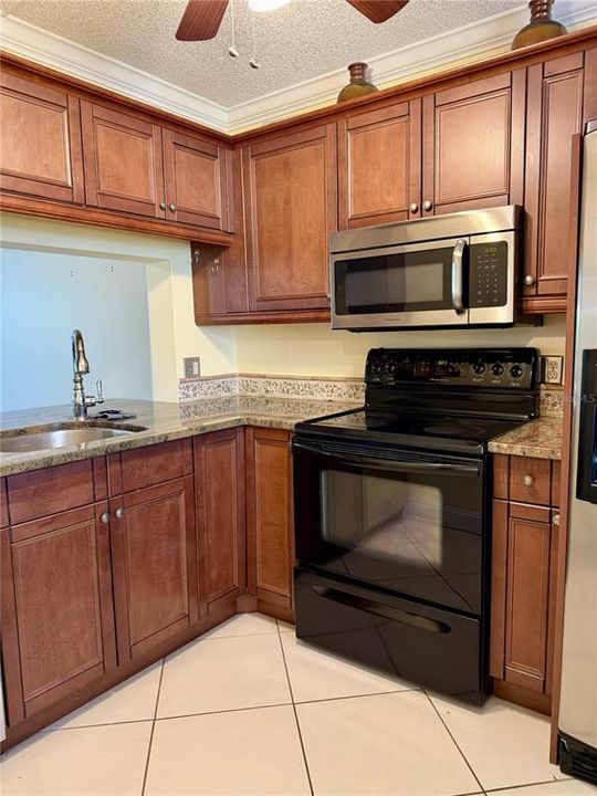 В аренду: $1,900 (2 спален, 2 ванн, 1115 Квадратных фут)