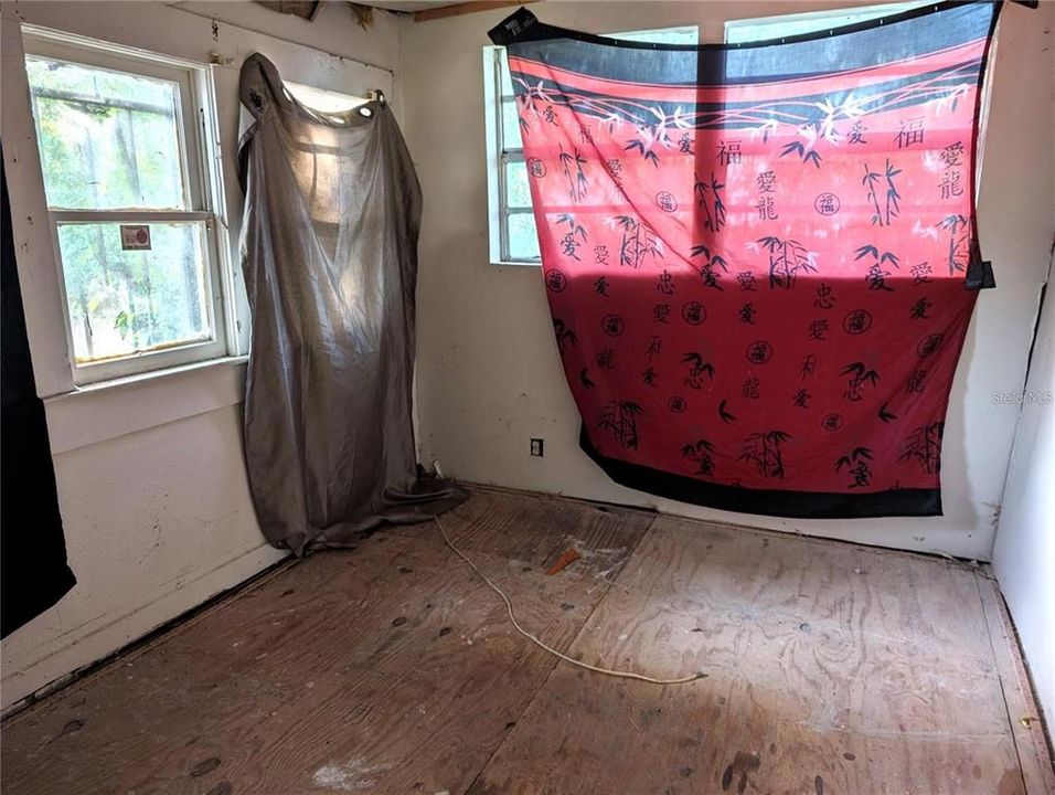 На продажу: $125,000 (2 спален, 1 ванн, 982 Квадратных фут)