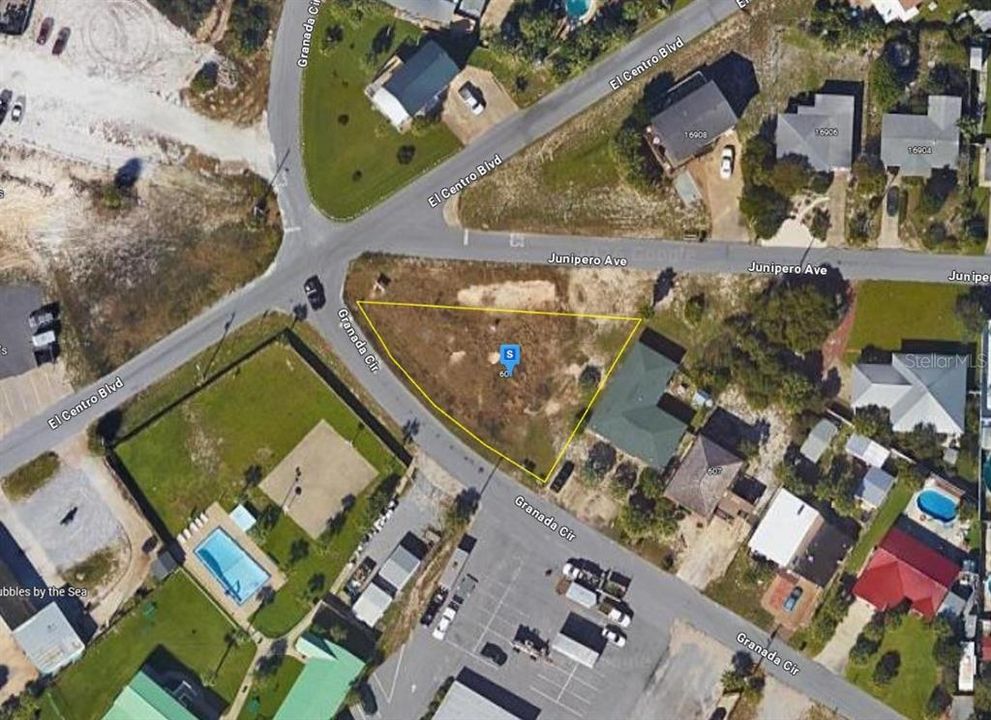 En Venta: $349,999 (0.23 acres)