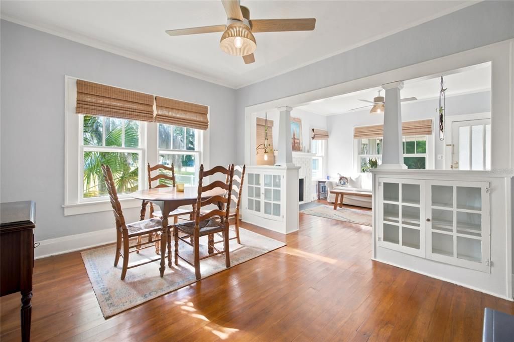 For Sale: $275,000 (2 beds, 1 baths, 806 Square Feet)