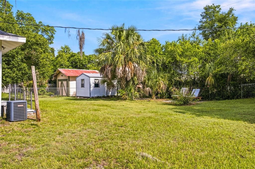 For Sale: $275,000 (2 beds, 1 baths, 806 Square Feet)