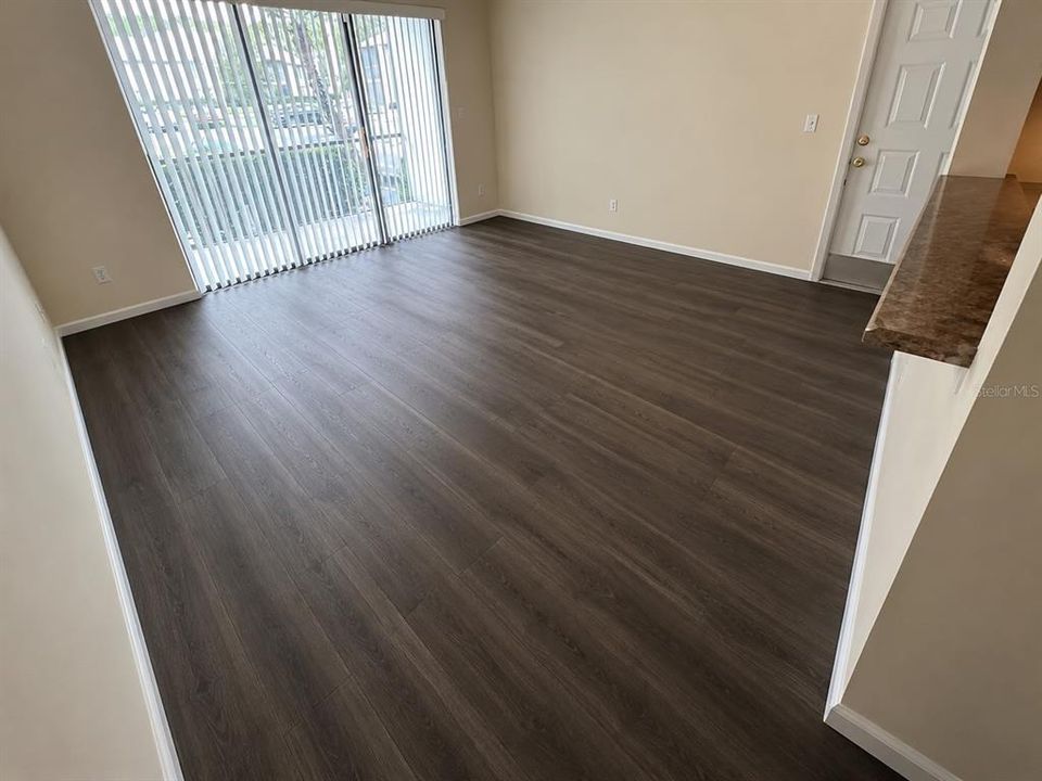 For Sale: $179,000 (2 beds, 2 baths, 975 Square Feet)