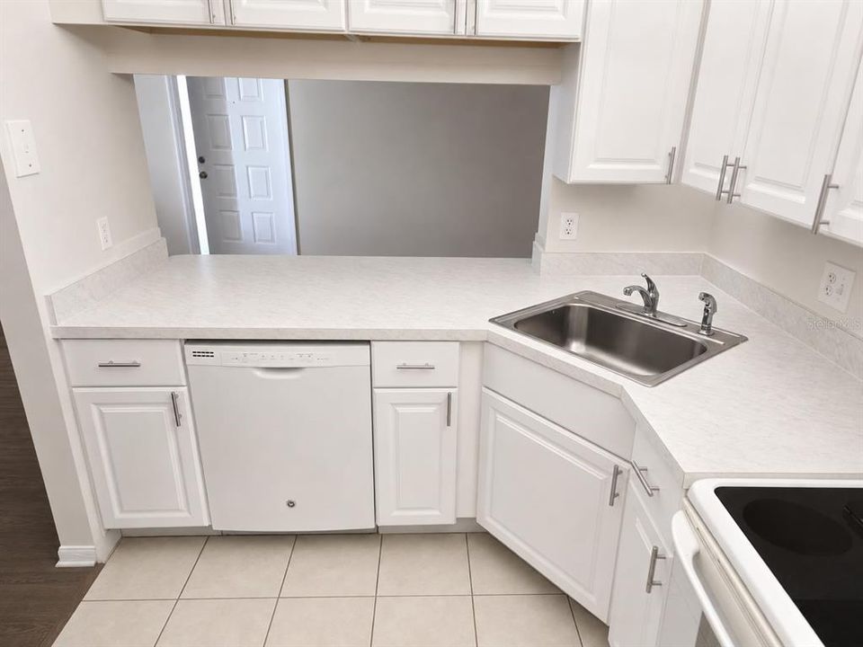 For Sale: $179,000 (2 beds, 2 baths, 975 Square Feet)