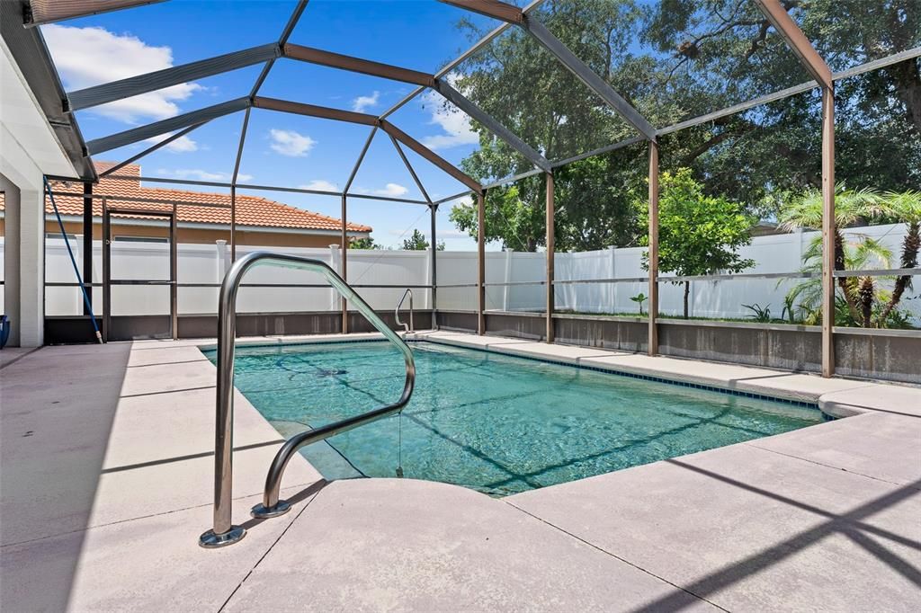 Activo con contrato: $399,900 (3 camas, 2 baños, 2034 Pies cuadrados)
