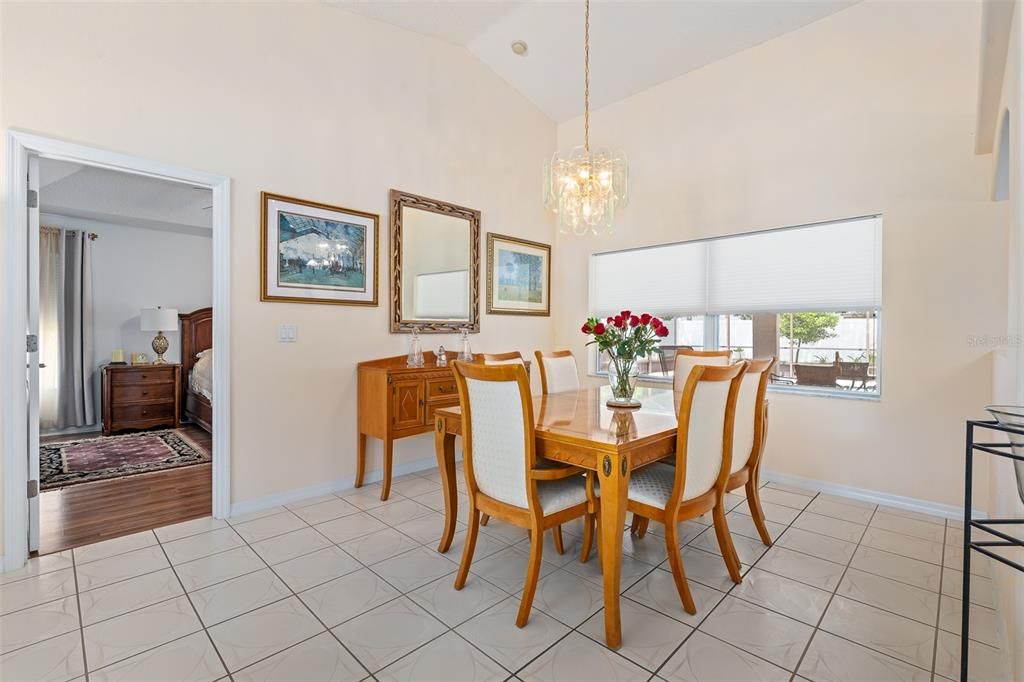 Activo con contrato: $399,900 (3 camas, 2 baños, 2034 Pies cuadrados)