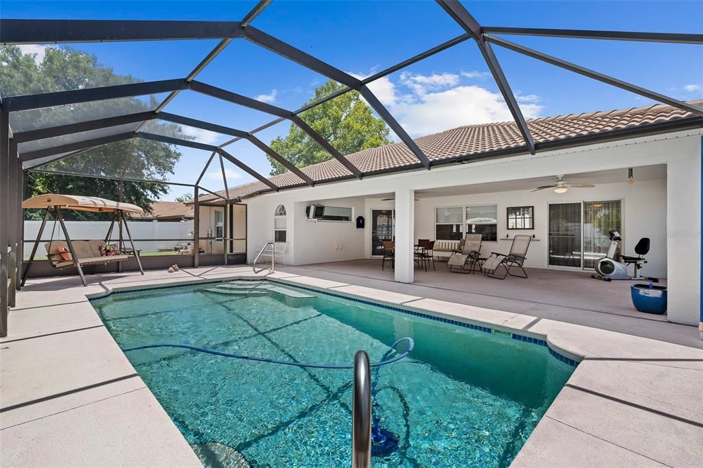 Activo con contrato: $399,900 (3 camas, 2 baños, 2034 Pies cuadrados)
