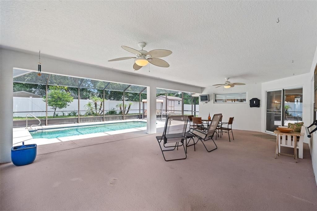Activo con contrato: $399,900 (3 camas, 2 baños, 2034 Pies cuadrados)