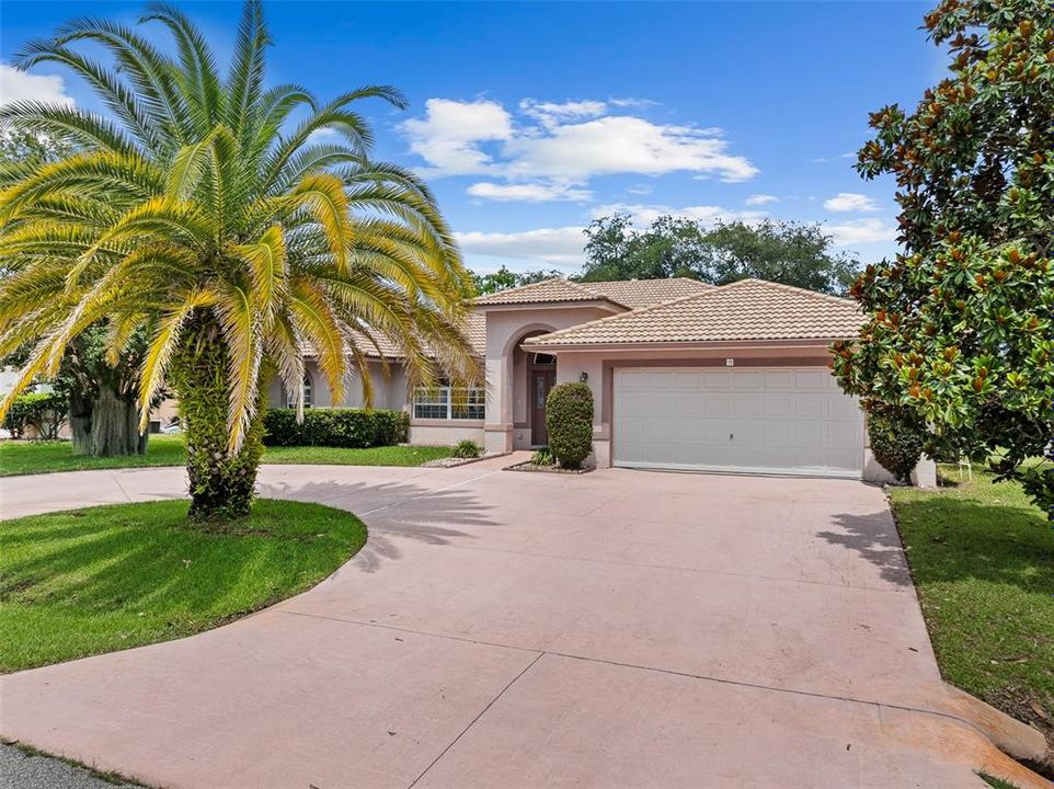 Activo con contrato: $399,900 (3 camas, 2 baños, 2034 Pies cuadrados)