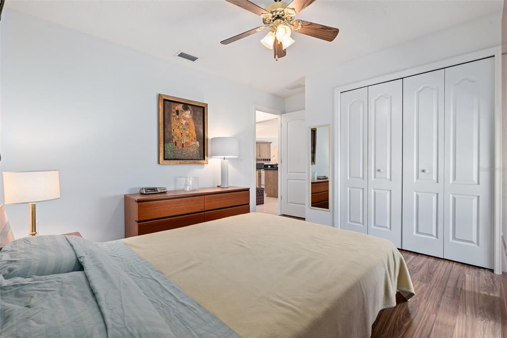 Activo con contrato: $399,900 (3 camas, 2 baños, 2034 Pies cuadrados)