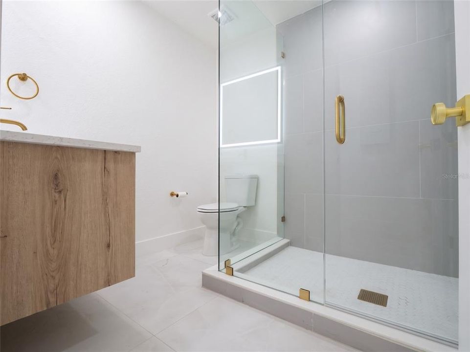 En Venta: $730,000 (4 camas, 3 baños, 2335 Pies cuadrados)