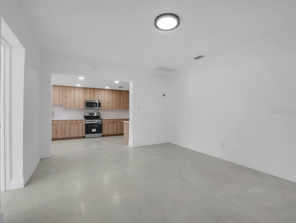 En Venta: $730,000 (4 camas, 3 baños, 2335 Pies cuadrados)
