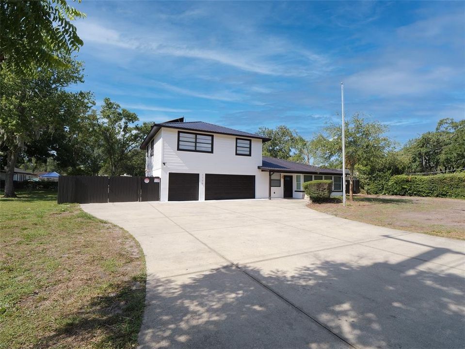 En Venta: $730,000 (4 camas, 3 baños, 2335 Pies cuadrados)