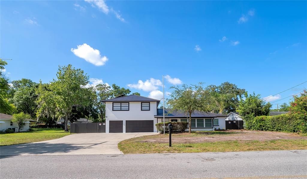 En Venta: $730,000 (4 camas, 3 baños, 2335 Pies cuadrados)
