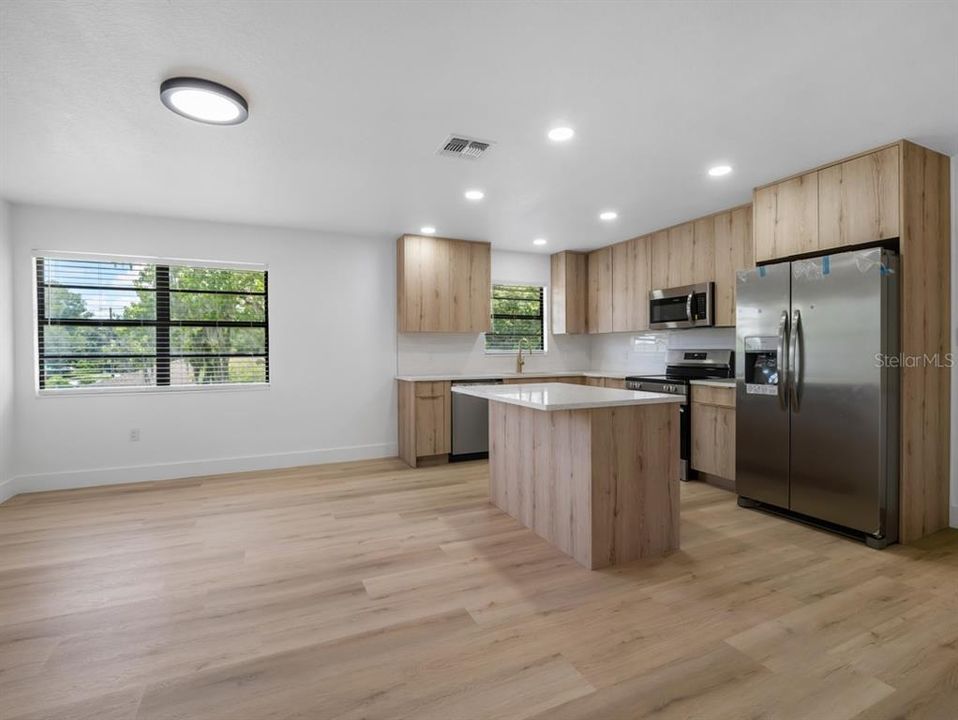 En Venta: $730,000 (4 camas, 3 baños, 2335 Pies cuadrados)