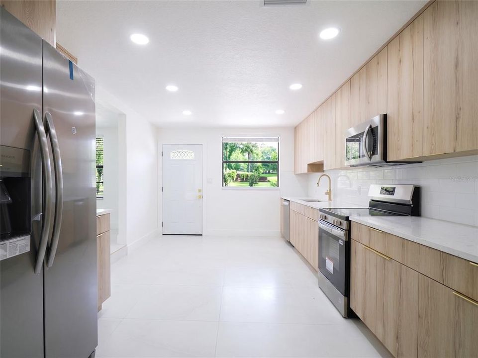 En Venta: $730,000 (4 camas, 3 baños, 2335 Pies cuadrados)